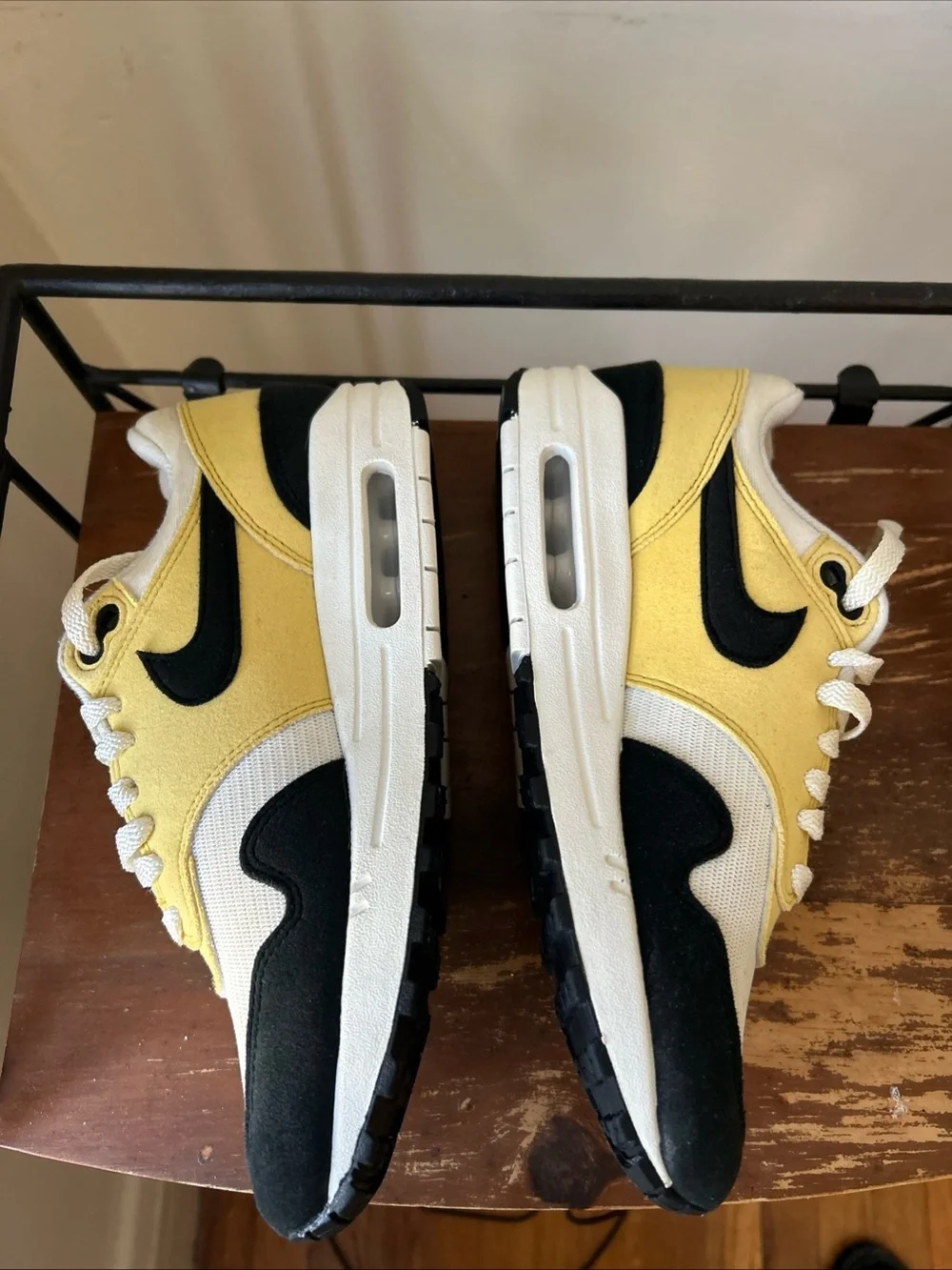 Nike air max 1 women’s 8.5 White, Yellow & Black Low-Top Sneaker’s